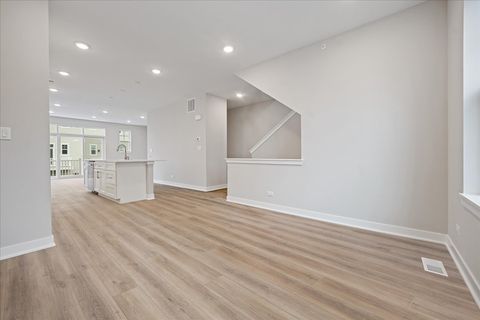 Tiny photo for 186 Lilah Court, Des Plaines, IL 60016 (MLS # 12600083)