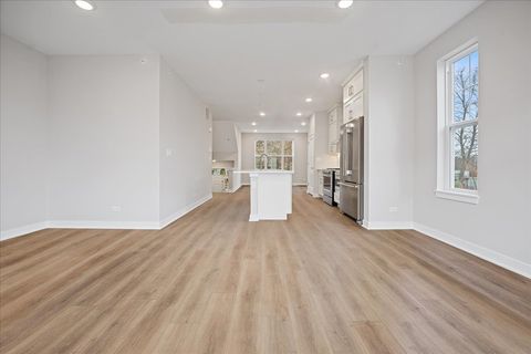 Tiny photo for 186 Lilah Court, Des Plaines, IL 60016 (MLS # 12600083)