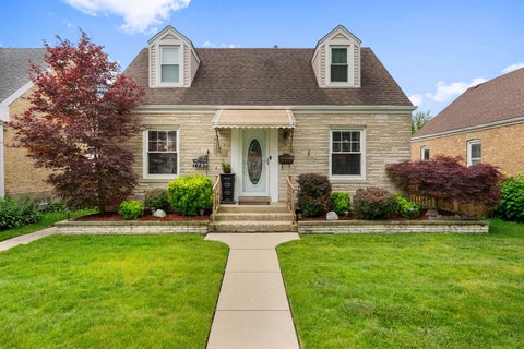 Photo of 7727 W Berwyn Avenue, Chicago, IL 60656 (MLS # 12673472)