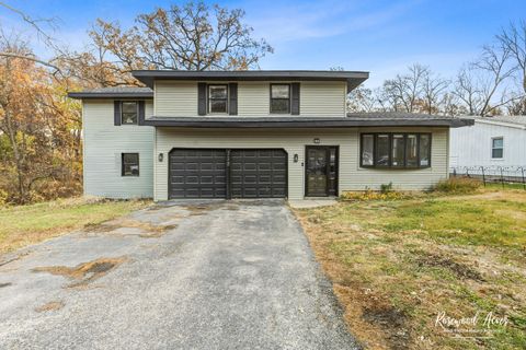 Photo of 328 N Brookshore Drive, Shorewood, IL 60404 (MLS # 12508752)