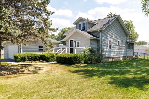 Photo of 1413 N Sunnyside Drive, Johnsburg, IL 60051 (MLS # 12493407)