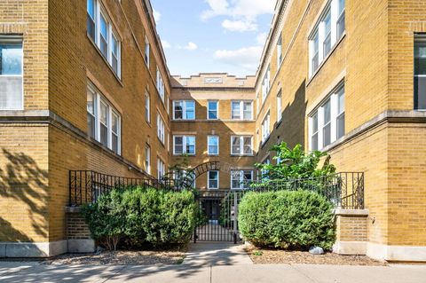 Photo of 1440 W ROSCOE Street #2, Chicago, IL 60657 (MLS # 12469036)