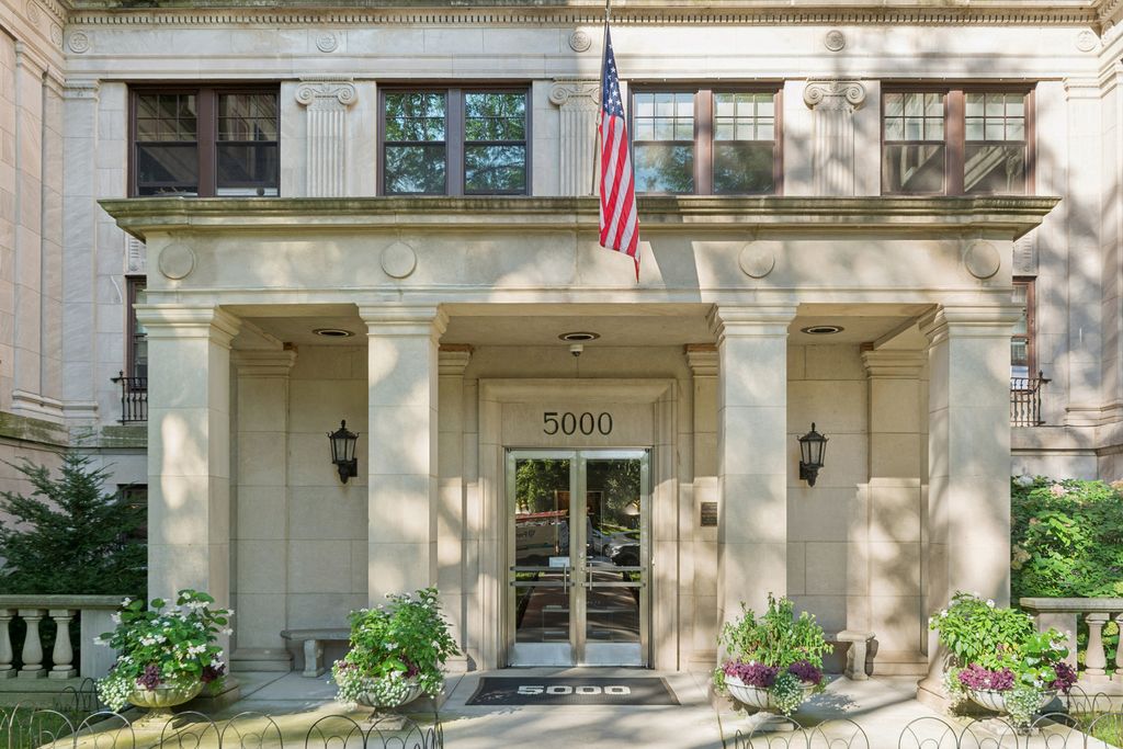 Photo for 5000 N Marine Drive #9C, Chicago, IL 60640 (MLS # 12503730)