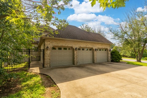 Tiny photo for 2201 Kingspointe Drive, Marion, IL 62959 (MLS # 12739453)