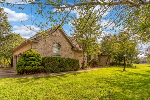 Tiny photo for 2201 Kingspointe Drive, Marion, IL 62959 (MLS # 12739453)