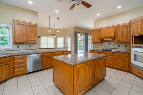 Tiny photo for 2201 Kingspointe Drive, Marion, IL 62959 (MLS # 12739453)
