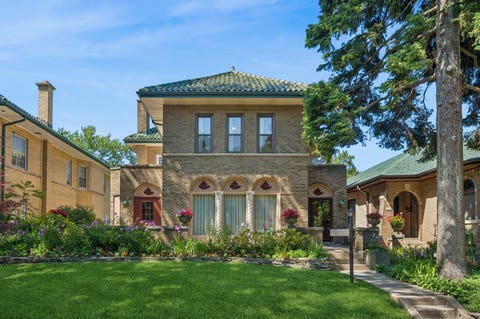 Photo of 2454 W Morse Avenue, Chicago, IL 60645 (MLS # 12719116)
