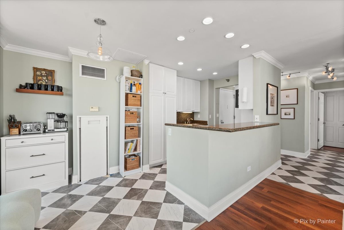 111 W Maple Street 3401