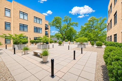 Tiny photo for 106 S Ridgeland Avenue #304, Oak Park, IL 60302 (MLS # 12702024)