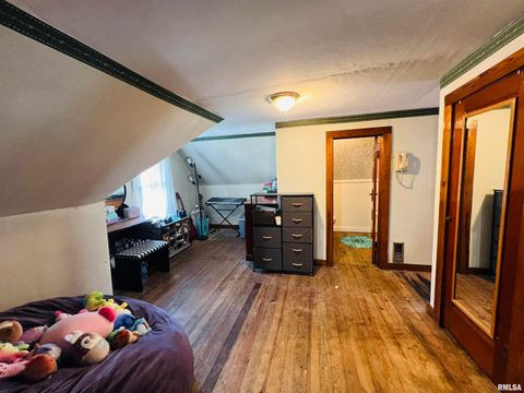 Tiny photo for 734 S MCKINLEY Street, Harrisburg, IL 62946 (MLS # EB460414)