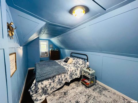 Tiny photo for 734 S MCKINLEY Street, Harrisburg, IL 62946 (MLS # EB460414)