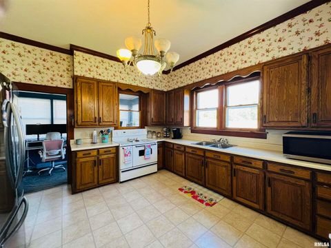 Tiny photo for 734 S MCKINLEY Street, Harrisburg, IL 62946 (MLS # EB460414)