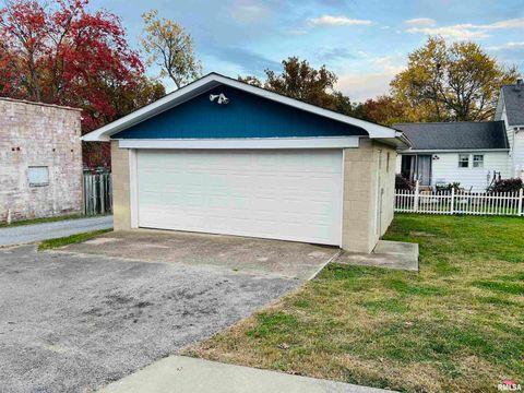 Tiny photo for 734 S MCKINLEY Street, Harrisburg, IL 62946 (MLS # EB460414)