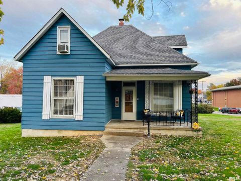 Photo of 734 S MCKINLEY Street, Harrisburg, IL 62946 (MLS # EB460414)