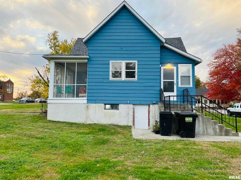 Tiny photo for 734 S MCKINLEY Street, Harrisburg, IL 62946 (MLS # EB460414)