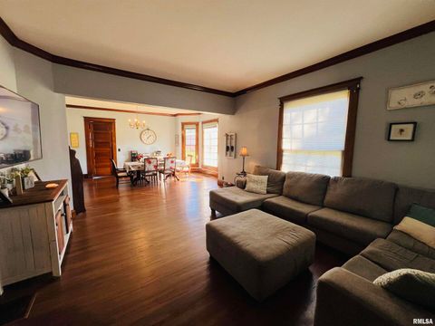 Tiny photo for 734 S MCKINLEY Street, Harrisburg, IL 62946 (MLS # EB460414)