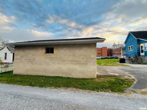 Tiny photo for 734 S MCKINLEY Street, Harrisburg, IL 62946 (MLS # EB460414)