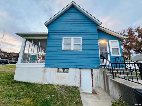 Tiny photo for 734 S MCKINLEY Street, Harrisburg, IL 62946 (MLS # EB460414)