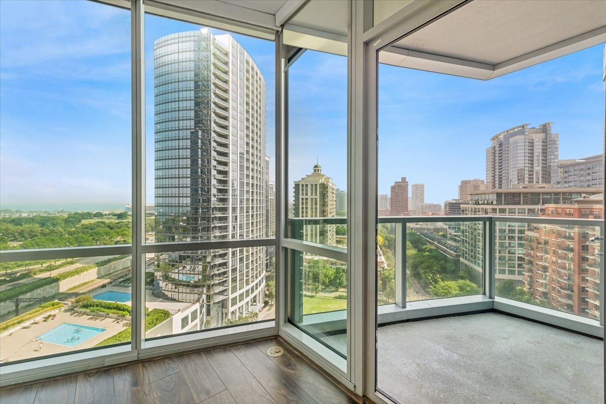 1201 S Prairie Avenue 1405