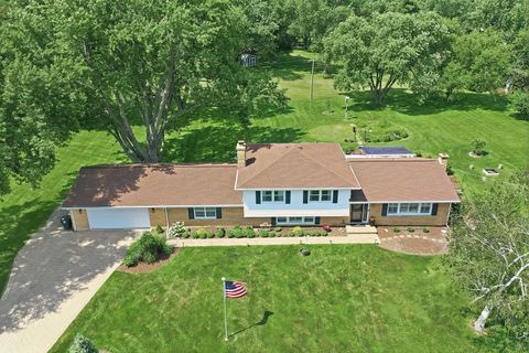 Tiny photo for 152 Foxwood Lane, Barrington, IL 60010 (MLS # 12684812)