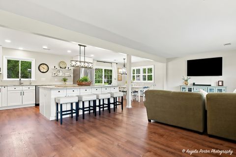 Tiny photo for 152 Foxwood Lane, Barrington, IL 60010 (MLS # 12684812)