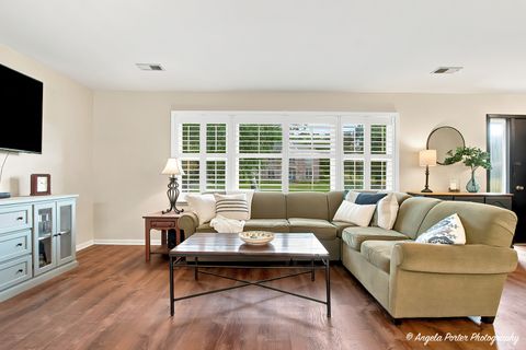 Tiny photo for 152 Foxwood Lane, Barrington, IL 60010 (MLS # 12684812)