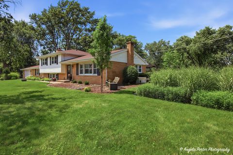 Tiny photo for 152 Foxwood Lane, Barrington, IL 60010 (MLS # 12684812)
