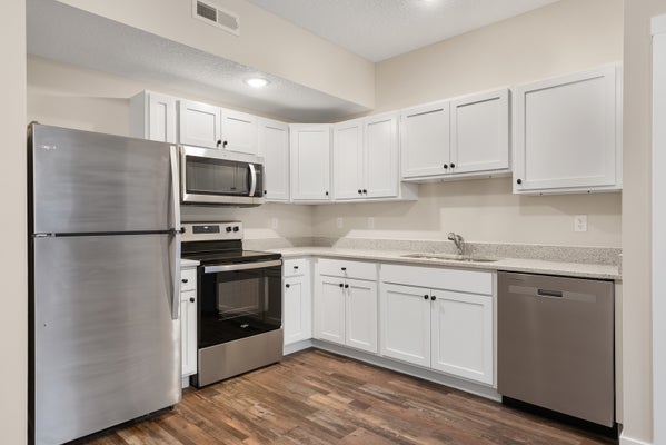 1164 DEVILS GLEN RD APT 6, BETTENDORF, IA 52722 - Image e1bbeb79c50681e1d74802cc9b8efd66/444565786
