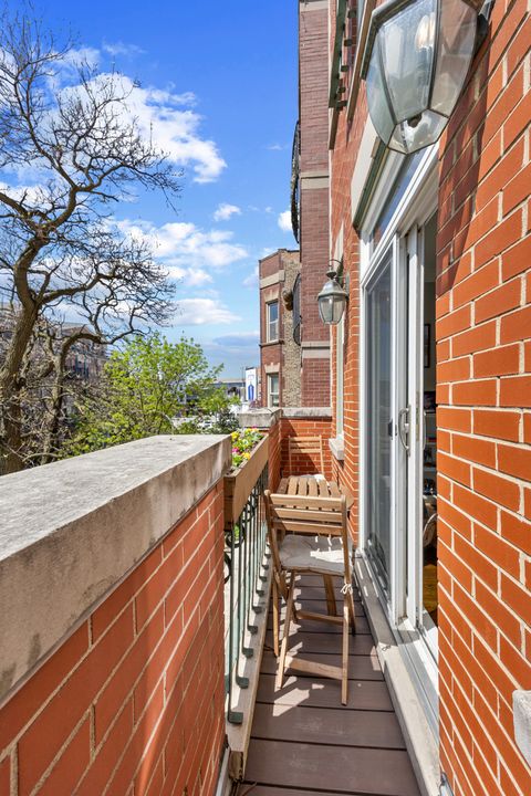 Tiny photo for 860 W Buckingham Place #2W, Chicago, IL 60657 (MLS # 12626197)