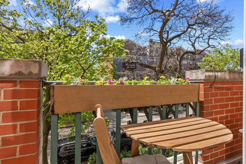 Tiny photo for 860 W Buckingham Place #2W, Chicago, IL 60657 (MLS # 12626197)