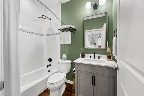 Tiny photo for 860 W Buckingham Place #2W, Chicago, IL 60657 (MLS # 12626197)