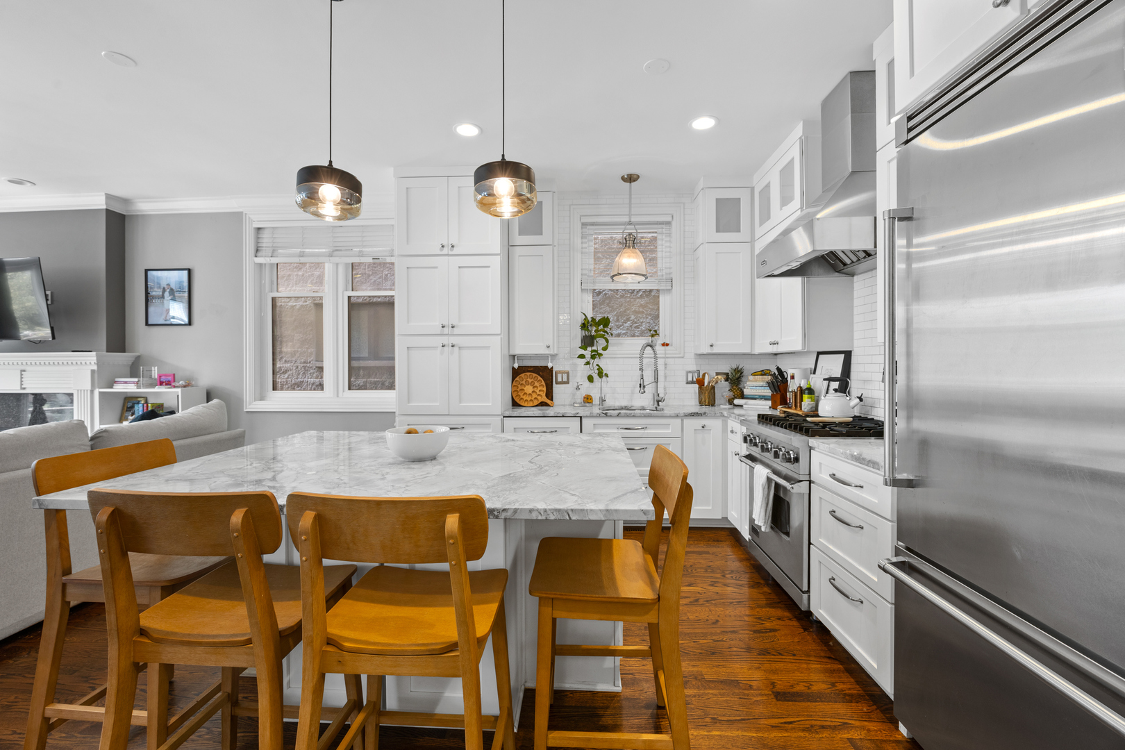 860 W Buckingham Place 2W