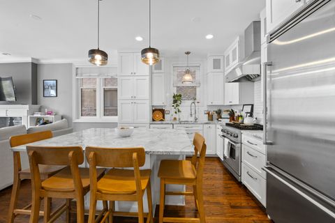 Tiny photo for 860 W Buckingham Place #2W, Chicago, IL 60657 (MLS # 12626197)