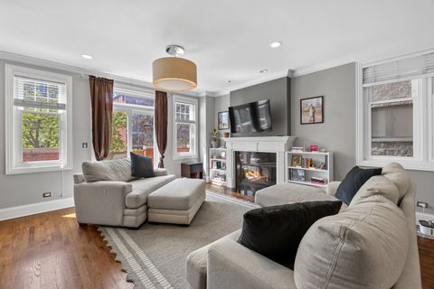 Tiny photo for 860 W Buckingham Place #2W, Chicago, IL 60657 (MLS # 12626197)