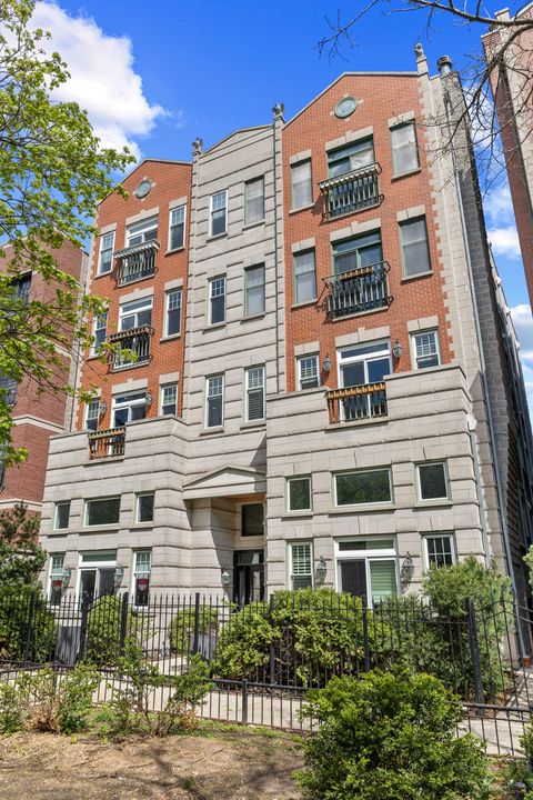Photo of 860 W Buckingham Place #2W, Chicago, IL 60657 (MLS # 12626197)