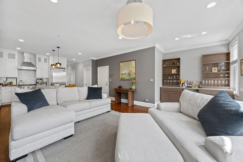 Tiny photo for 860 W Buckingham Place #2W, Chicago, IL 60657 (MLS # 12626197)