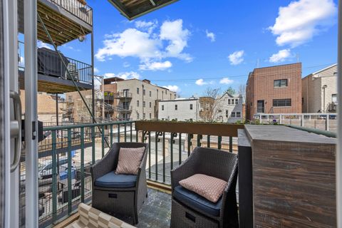 Tiny photo for 860 W Buckingham Place #2W, Chicago, IL 60657 (MLS # 12626197)