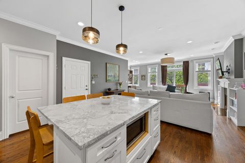 Tiny photo for 860 W Buckingham Place #2W, Chicago, IL 60657 (MLS # 12626197)