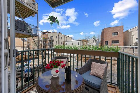 Tiny photo for 860 W Buckingham Place #2W, Chicago, IL 60657 (MLS # 12626197)