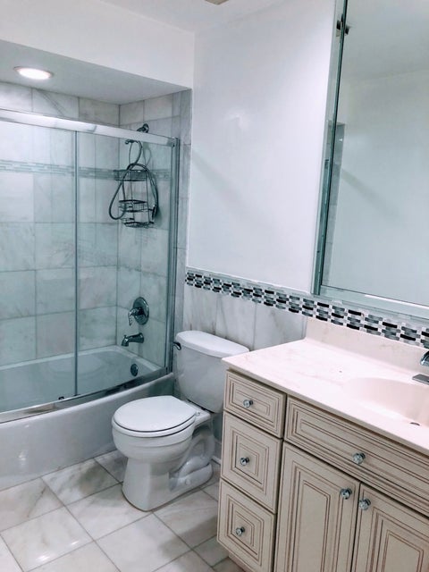 Tiny photo for 1108 castilian Court #211, Glenview, IL 60025 (MLS # 12755977)