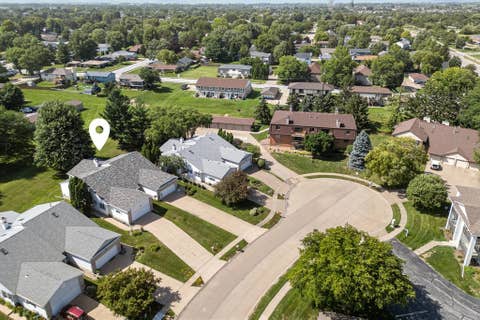 Tiny photo for 4176 Mallard Court, Bettendorf, IA 52722 (MLS # 12691730)