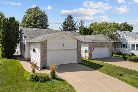 Photo of 4176 Mallard Court, Bettendorf, IA 52722 (MLS # 12691730)