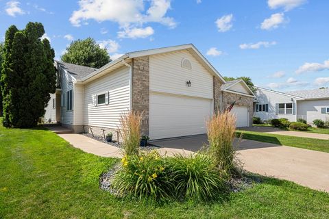 Tiny photo for 4176 Mallard Court, Bettendorf, IA 52722 (MLS # 12691730)
