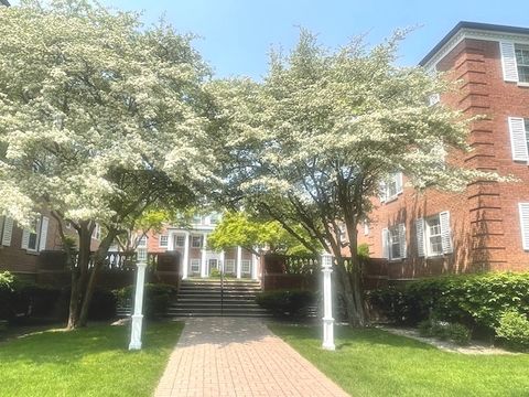 1412 Hinman Avenue 2W Evanston IL 60201