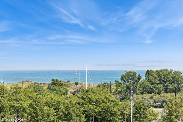 1901 S Calumet Avenue 803