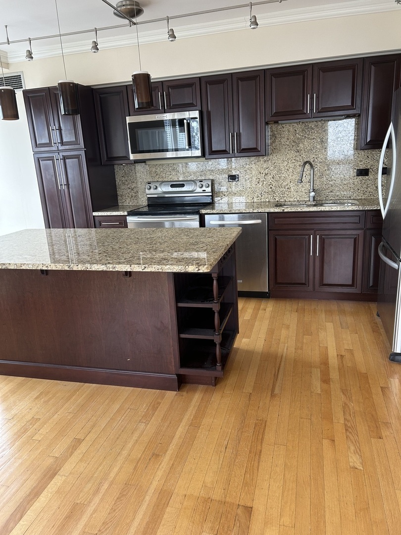 512 N McClurg Court 5501