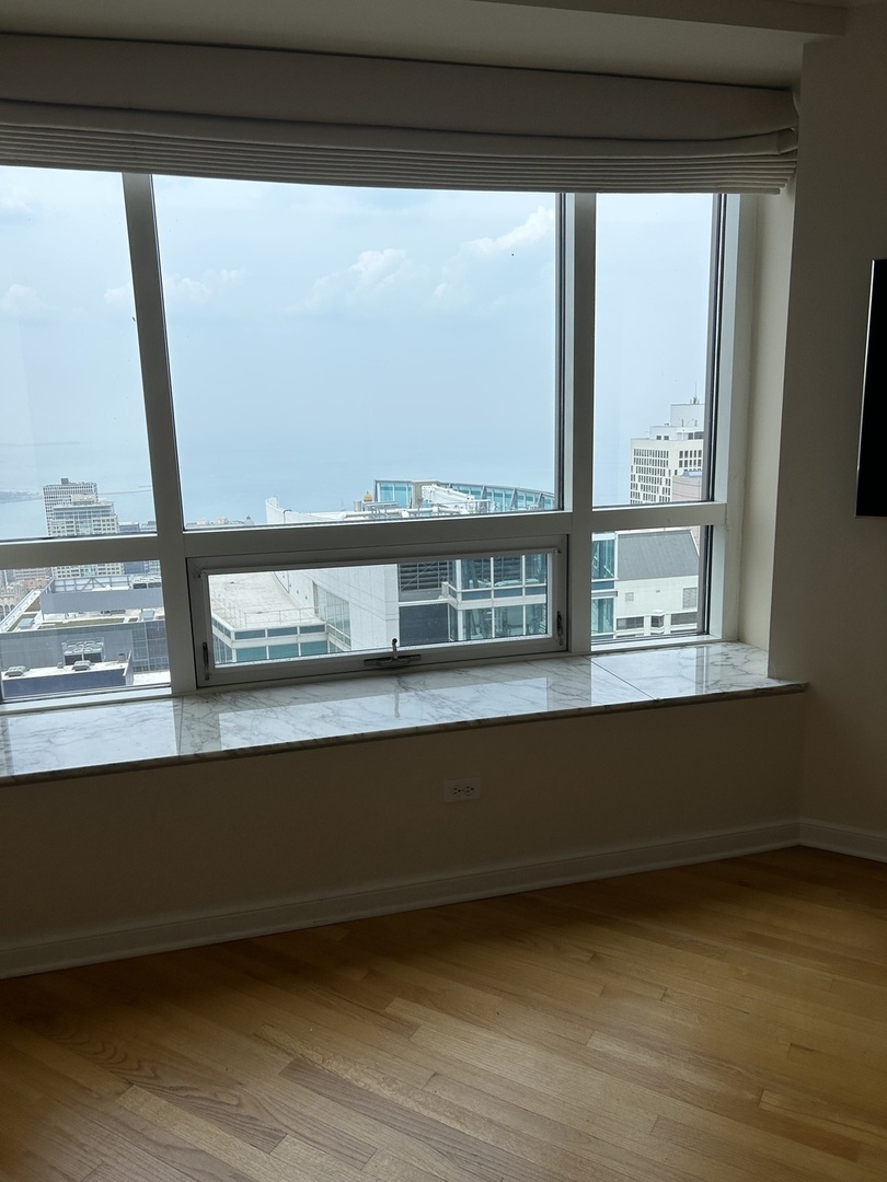 512 N McClurg Court 5501