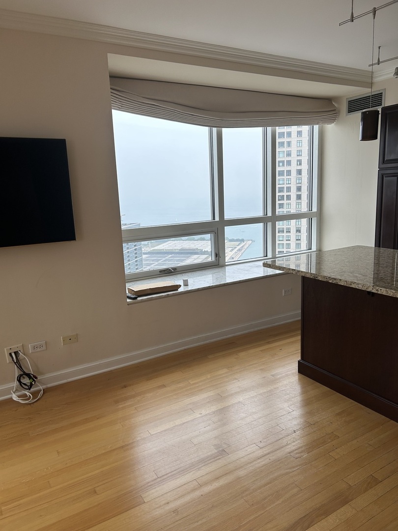 512 N McClurg Court 5501