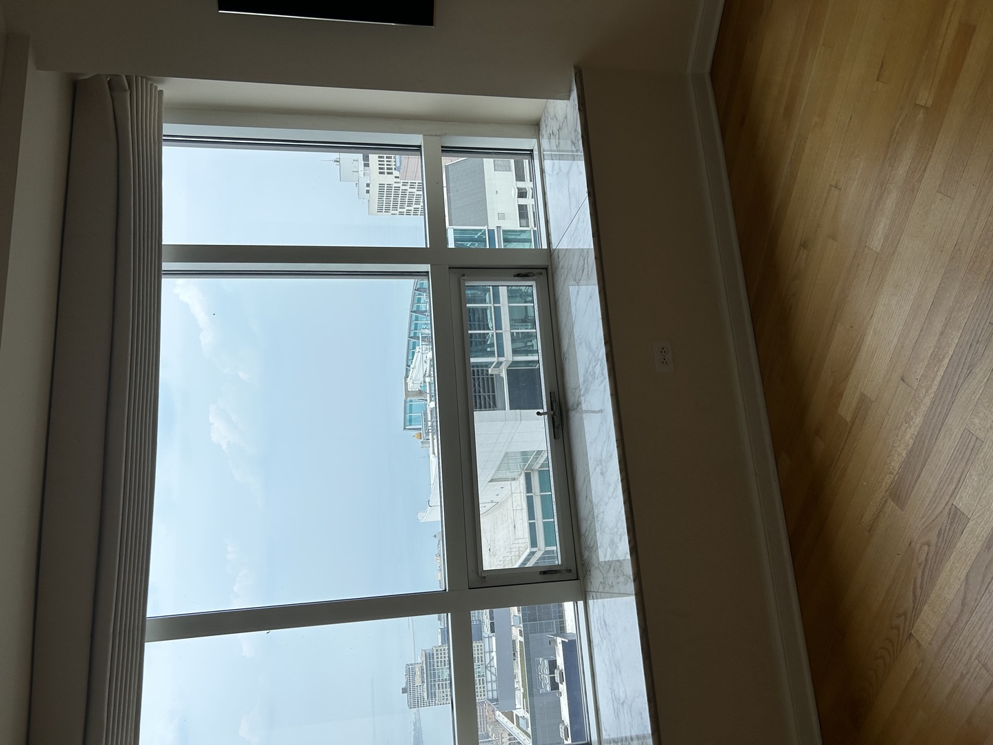 512 N McClurg Court 5501