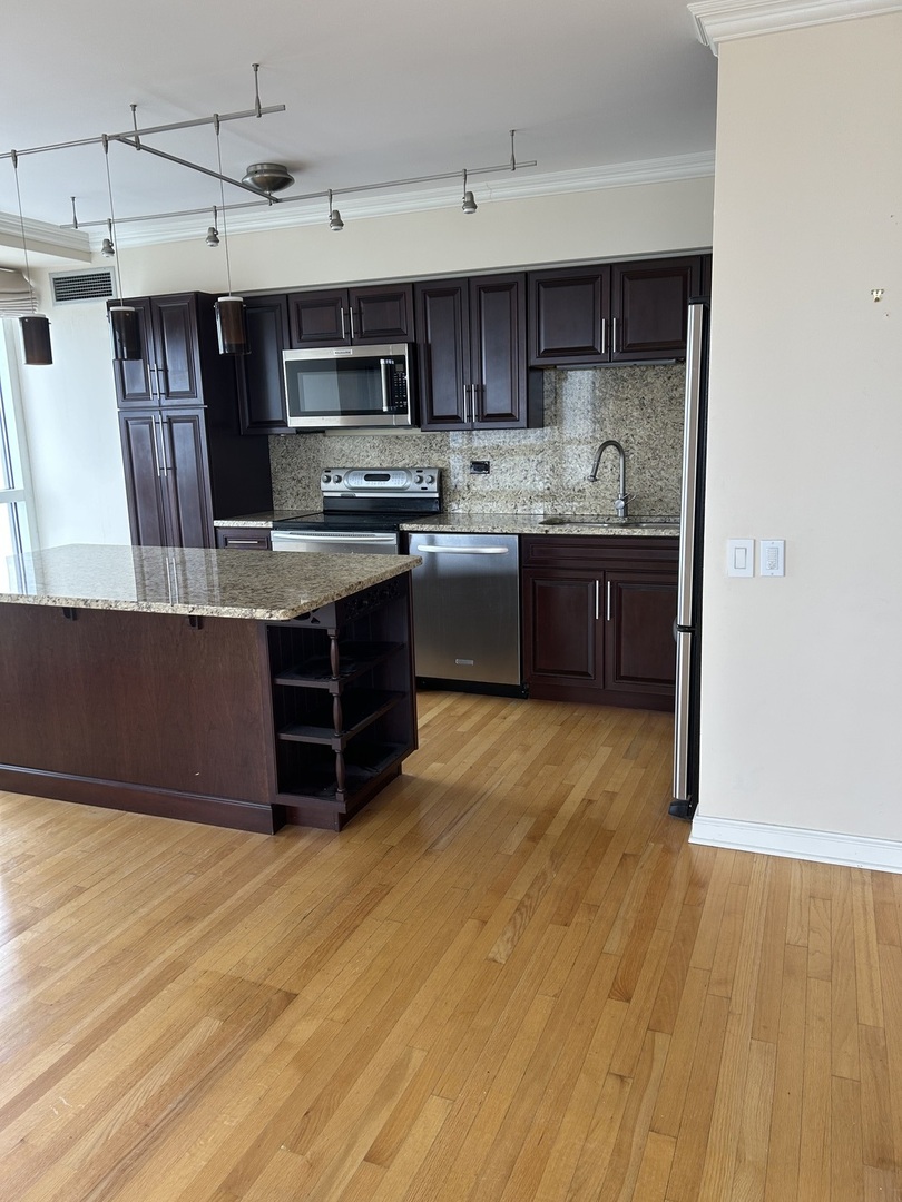 512 N McClurg Court 5501